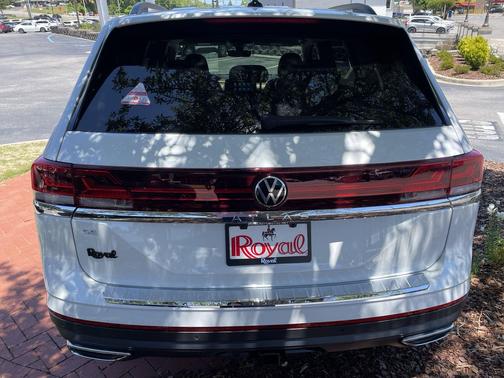 White Pearl 2026 Volkswagen Atlas 2.0T SE w/Technology