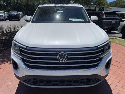 White Pearl 2026 Volkswagen Atlas 2.0T SE w/Technology