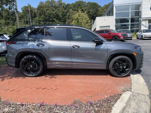 2025 Volkswagen Tiguan 2.0T SE R-Line Black