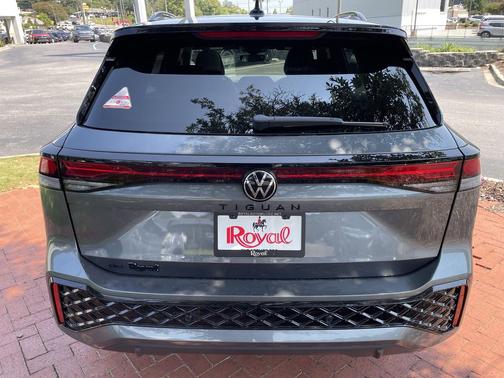 2025 Volkswagen Tiguan 2.0T SE R-Line Black