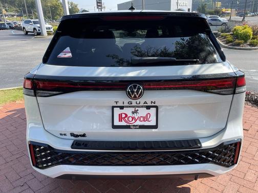 2025 Volkswagen Tiguan 2.0T SE R-Line Black