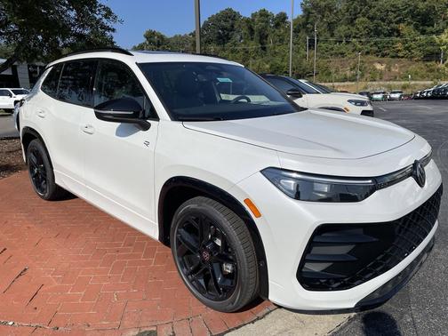2025 Volkswagen Tiguan 2.0T SE R-Line Black