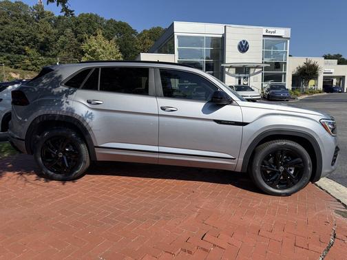 2026 Volkswagen Atlas Cross Sport 2.0T SEL