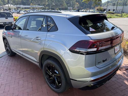 2026 Volkswagen Atlas Cross Sport 2.0T SEL