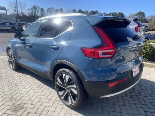 2025 Volvo XC40 B5 Plus Bright Theme