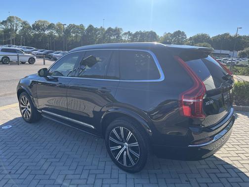 Onyx Black Metallic 2024 Volvo XC90 B5 Core Bright Theme