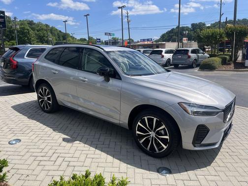 Silver Dawn Metallic 2023 Volvo XC60 B5 Plus Dark Theme