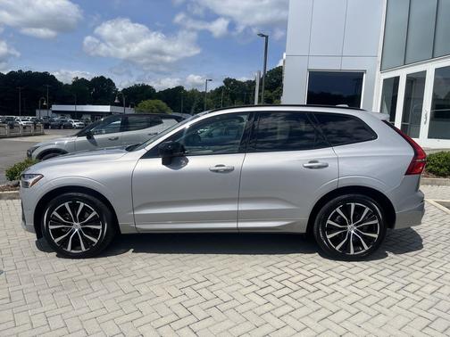 Silver Dawn Metallic 2023 Volvo XC60 B5 Plus Dark Theme