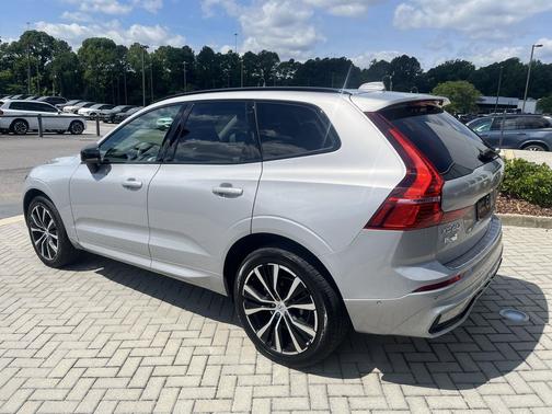 Silver Dawn Metallic 2023 Volvo XC60 B5 Plus Dark Theme