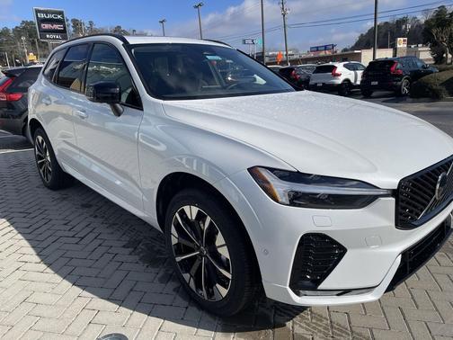 2026 Volvo XC60 B5 Plus