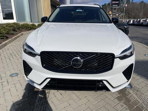 2026 Volvo XC60 B5 Plus
