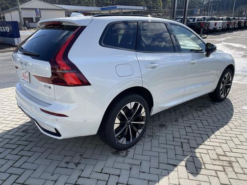 2026 Volvo XC60 B5 Plus