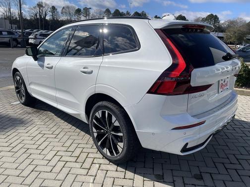 2026 Volvo XC60 B5 Plus