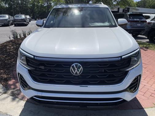 White Pearl 2026 Volkswagen Atlas 2.0T SEL Premium R-Line 4MOTION
