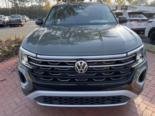 Avocado Green Pearl 2026 Volkswagen Atlas Peak Edition
