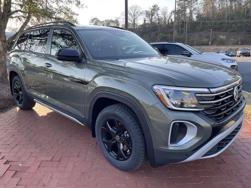 Avocado Green Pearl 2026 Volkswagen Atlas Peak Edition