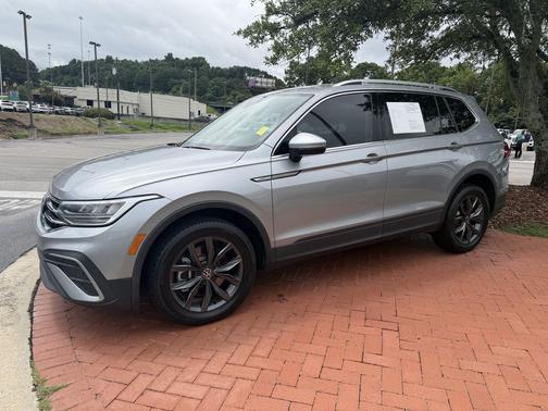 Silver Metallic 2023 Volkswagen Tiguan 2.0T SE
