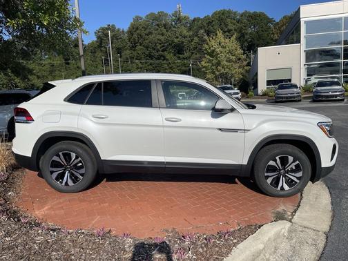 2026 Volkswagen Atlas Cross Sport 2.0T SE