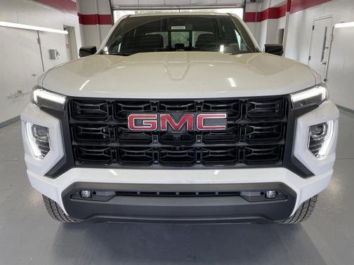 Summit White 2026 GMC Canyon Elevation