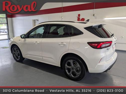 Star White Metallic Tri-Coat 2024 Ford Escape ST-Line
