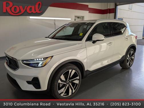 2023 Volvo XC40 B5 Plus Bright Theme