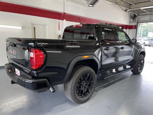 2025 GMC Canyon AT4