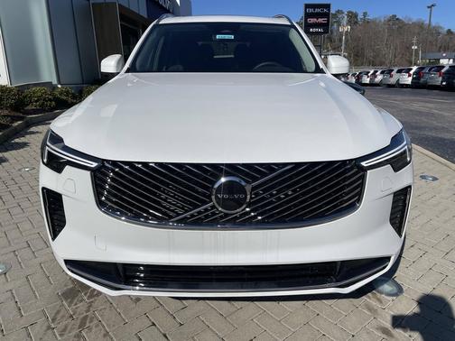 Crystal White Pearl 2026 Volvo XC90 B5 Core
