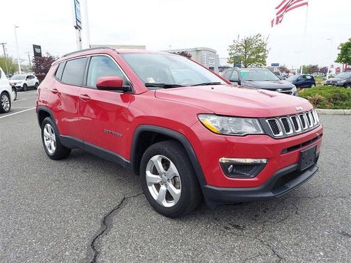Photo 3 of 43 of 2018 Jeep Compass Latitude