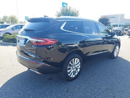 Photo 4 of 43 of 2019 Buick Enclave Essence