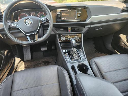 Pure White 2021 Volkswagen Jetta 1.4T SE