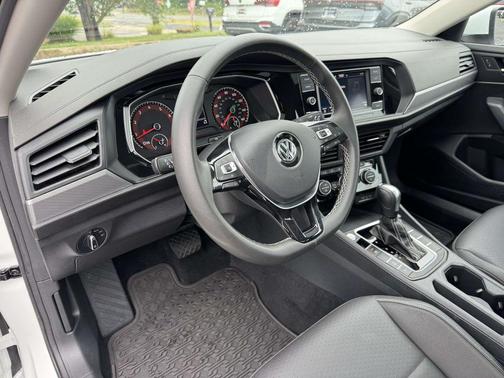 Pure White 2021 Volkswagen Jetta 1.4T SE