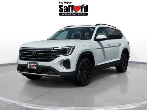 Pure White 2025 Volkswagen Atlas 2.0T SE w/Technology