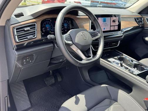 Pure White 2025 Volkswagen Atlas 2.0T SE w/Technology