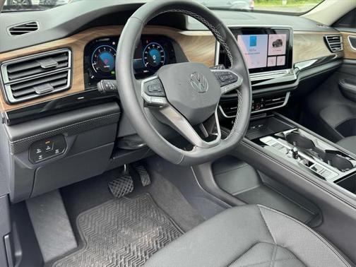 2025 Volkswagen Atlas 2.0T SE w/Technology 4MOTION