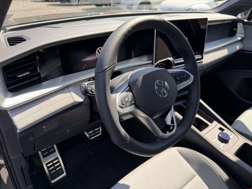 2026 Volkswagen Tiguan 2.0T SE R-Line Black 4MOTION