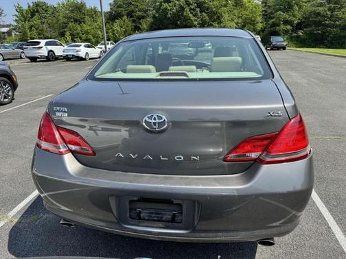 2005 Toyota Avalon XL