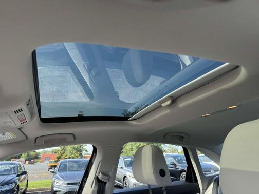 Deep Black Pearl Effect 2026 Volkswagen Jetta 1.5T SE