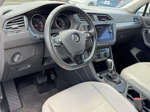 Pure White 2019 Volkswagen Tiguan 2.0T SE