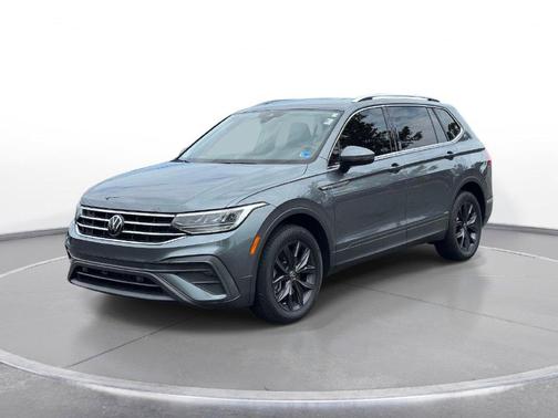 Platinum Gray Metallic 2024 Volkswagen Tiguan 2.0T SE
