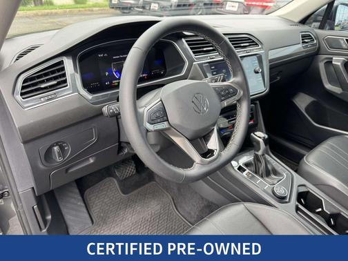 Platinum Gray Metallic 2024 Volkswagen Tiguan 2.0T SE