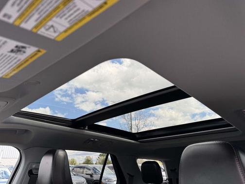 Agate Black Metallic 2022 Ford Explorer XLT