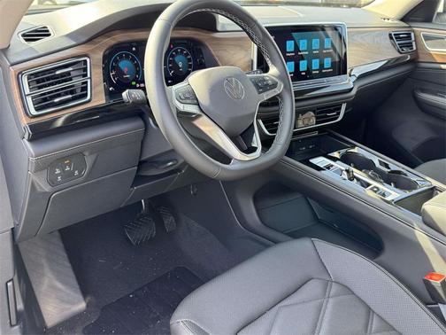 2025 Volkswagen Atlas 2.0T SE w/Technology 4MOTION