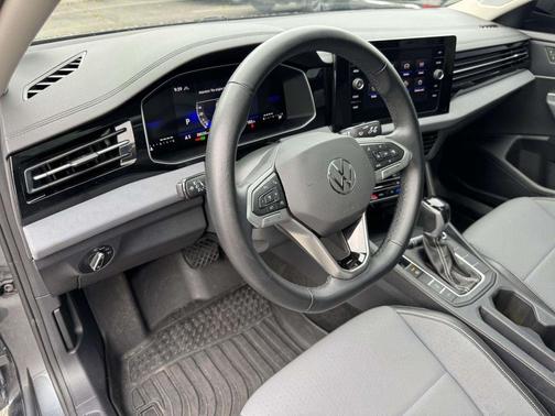 Platinum Gray Metallic 2025 Volkswagen Jetta 1.5T SE