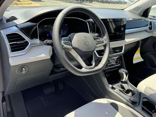 Pure White 2026 Volkswagen Taos SE