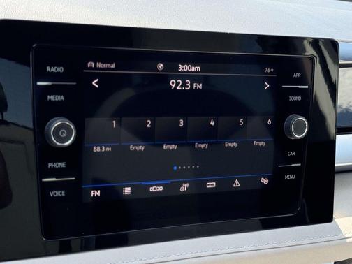 Pure White 2026 Volkswagen Taos SE