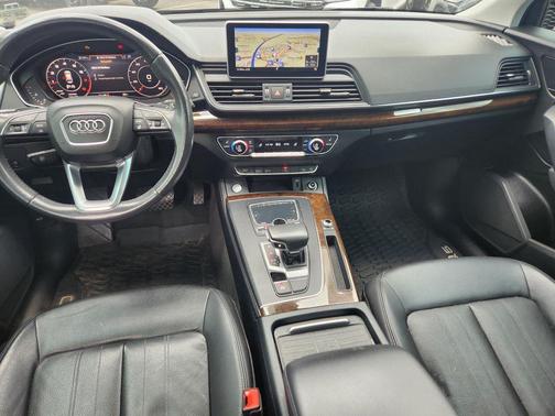 Mythos Black Metallic 2019 Audi Q5 2.0T Premium Plus