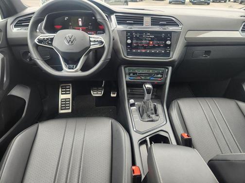 Platinum Gray Metallic 2023 Volkswagen Tiguan 2.0T SE R-Line Black
