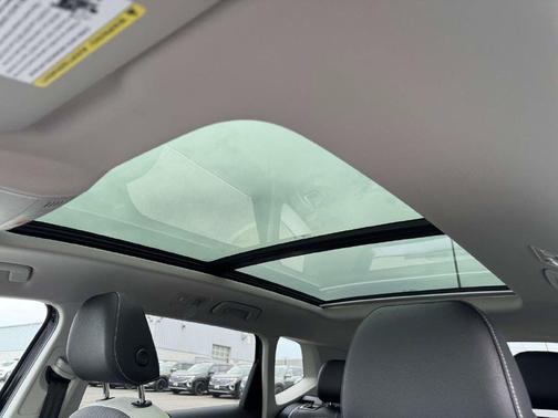 Deep Black Pearl Effect 2026 Volkswagen Taos 1.5T SE