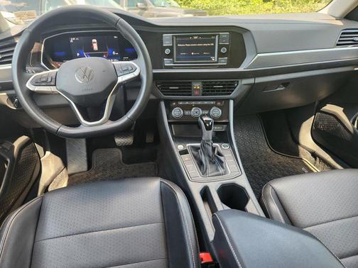 Pyrite Silver Metallic 2022 Volkswagen Jetta 1.5T SE