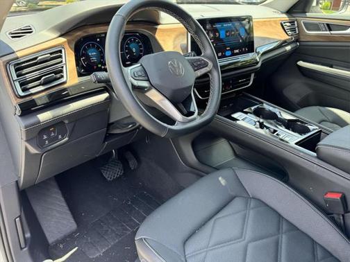 2025 Volkswagen Atlas 2.0T SE w/Technology 4MOTION